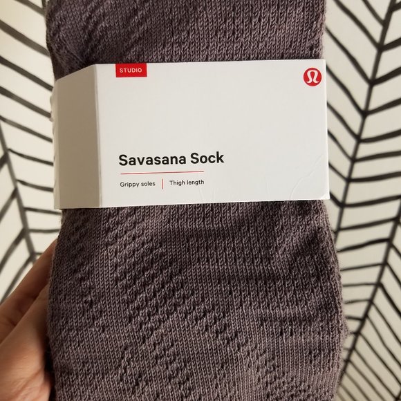 NWT lululemon savasana socks frosted mulberry - Picture 6 of 10